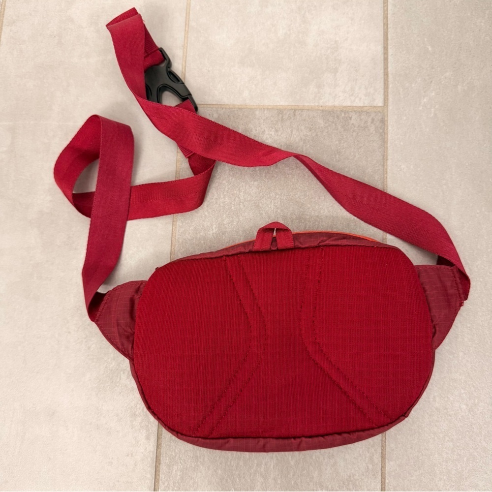 Patagonia Maroon Ultralight Black Hole Mini Hip Pack - Picture 4 of 12